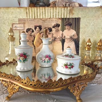 Oude parfum flesjes.... beschikbaar voor biedingen