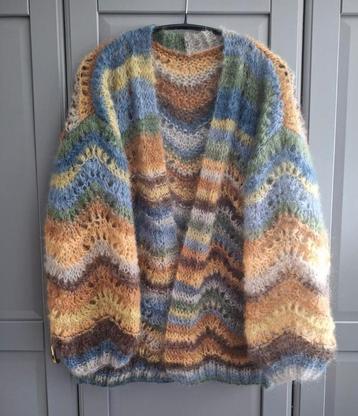 Nieuw handgemaakt mohair ajour vest, een maat beschikbaar voor biedingen