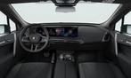 BMW iX xDrive60 | M Sportpakket Pro | Comfort Pack | Innovat, Auto's, BMW, Automaat, Stof, Zwart, 2480 kg