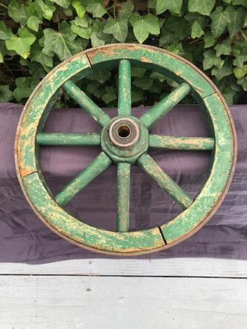 Te koop: Mooi antiek houten wagenwiel (karrewiel) beschikbaar voor biedingen
