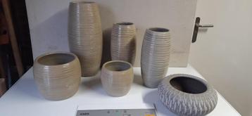 6 Beige bloempotten voor binnen beschikbaar voor biedingen