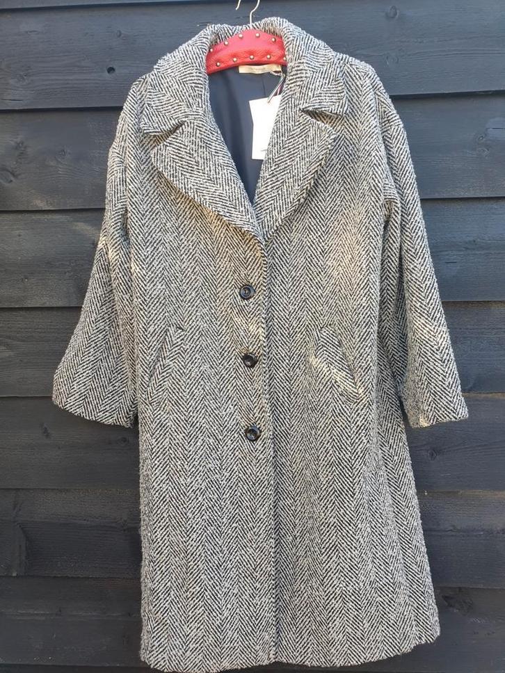 Ruime wintermantel La Fée Maraboutée nieuw!, Kleding | Dames, Jassen | Winter, Nieuw, Maat 38/40 (M), Zwart, Ophalen of Verzenden