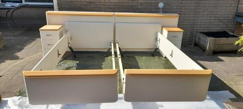 Ledikant 2 persoons, Huis en Inrichting, Slaapkamer | Bedden, Zo goed als nieuw, Tweepersoons, 180 cm, 200 cm, Overige materialen