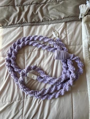 Gehaakte Lila Hanglamp beschikbaar voor biedingen