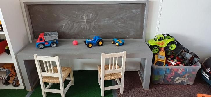 Prachtige royale speeltafel/krijtbord, Kinderen en Baby's, Kinderkamer | Tafels en Stoelen, Zo goed als nieuw, Tafel(s), Ophalen