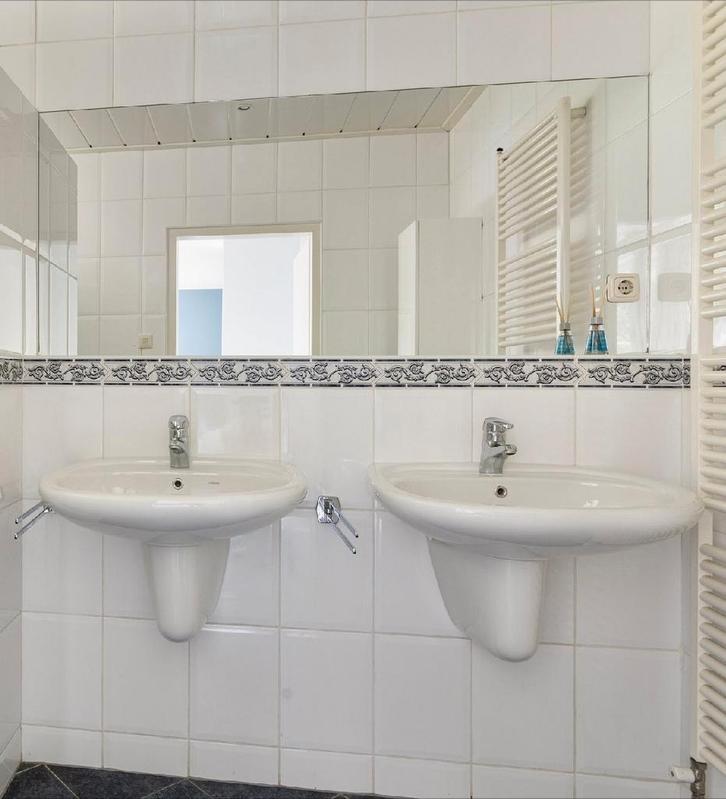 Twee Sphinx Wastafels met Kraan, Huis en Inrichting, Badkamer | Badkamermeubels, Gebruikt, Wasbak of Wastafel, Minder dan 100 cm