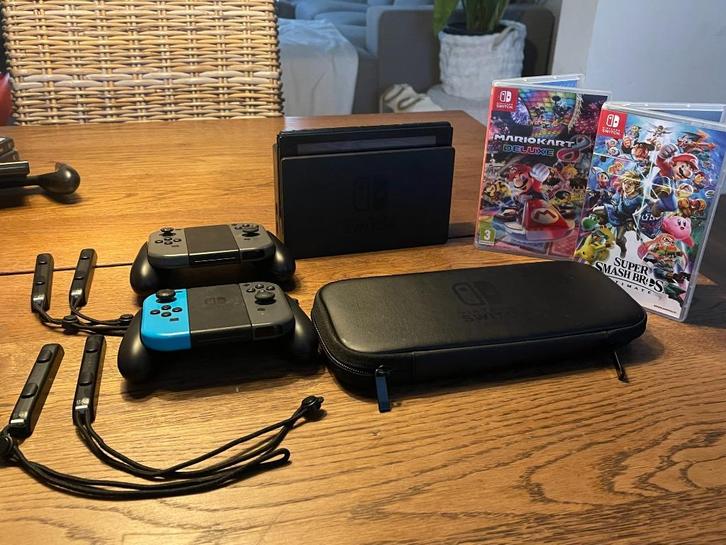 Nintendo Switch + 4 controllers + 2 spellen, Spelcomputers en Games, Spelcomputers | Nintendo Switch, Zo goed als nieuw, Switch Original