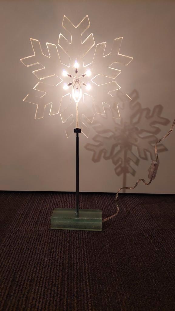 Sfeervolle Kerstlamp Sneeuwvlok, Huis en Inrichting, Lampen | Vloerlampen, Zo goed als nieuw, Minder dan 100 cm, Kunststof, Metaal