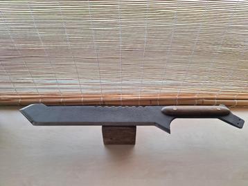 Zwaar en stoer zwaard, ork-stijl beschikbaar voor biedingen