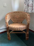 Rotan stoel met tafeltje, Huis en Inrichting, Ophalen, Zo goed als nieuw, Bruin, Eén