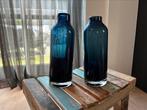 Blauwe glazen vaas. Prijs per 2, Minder dan 50 cm, Verzenden, Blauw, Glas
