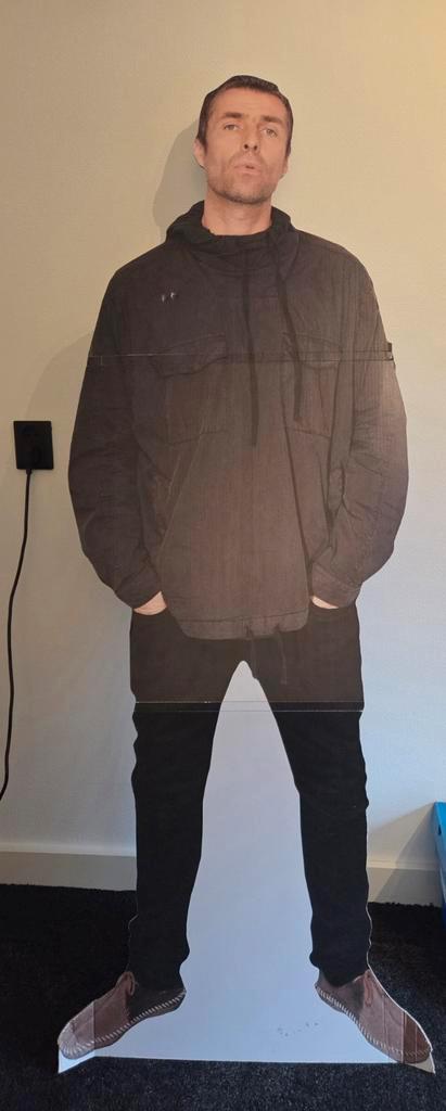 Celebrity Cutouts Liam Gallagher Lifesize Casual, Verzamelen, Muziek, Artiesten en Beroemdheden, Foto of Kaart, Ophalen of Verzenden