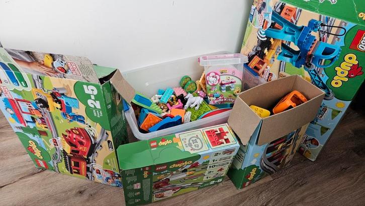 Heel veel Lego Duplo, treinbaan 2x, Hello Kitty, Kinderen en Baby's, Speelgoed | Bouwstenen, Zo goed als nieuw, Ophalen