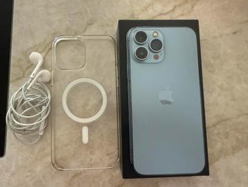 Apple Iphone 13 pro max blauw met orginele magsafe hoesje beschikbaar voor biedingen