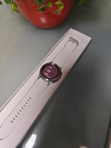 Samsung Watch4 Classic - in zeer goede staat beschikbaar voor biedingen