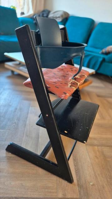 Stokke Triptrap zwart met peuterzitje en kussen beschikbaar voor biedingen