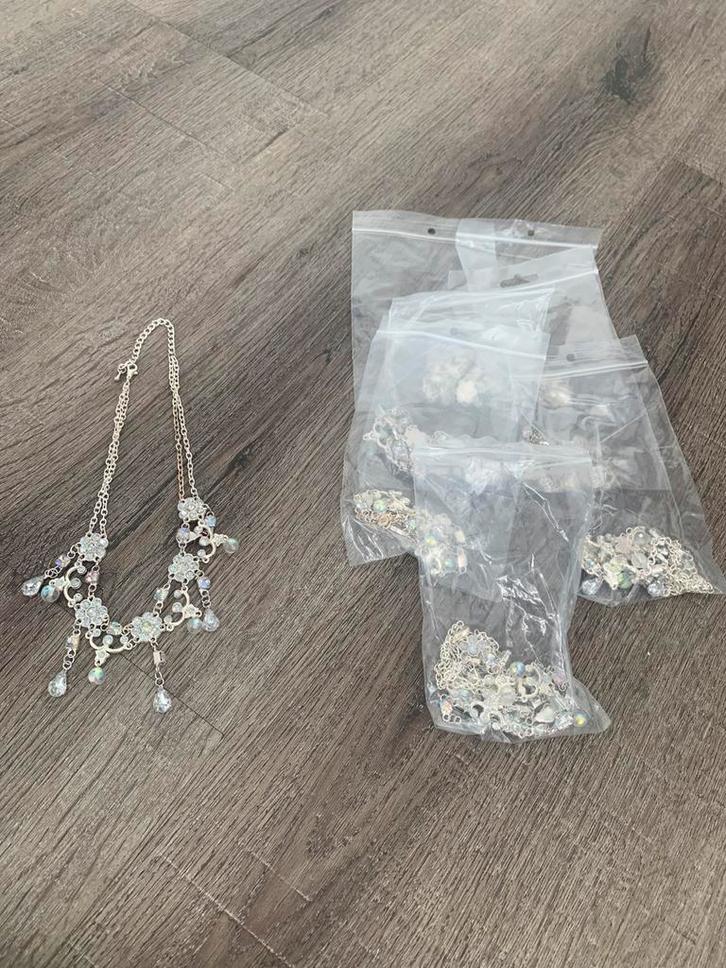 Partij 8 stuks mooie strass kettingen K87, Sieraden, Tassen en Uiterlijk, Kettingen, Nieuw, Overige materialen, Zilver, Ophalen of Verzenden