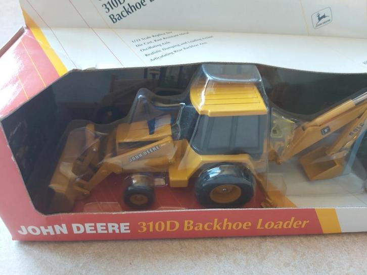 John Deere 310D graaflaad combinatie van ERTL in de OVP 1/32, Hobby en Vrije tijd, Modelauto's | 1:32, Nieuw, Tractor of Landbouw