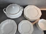 12 persoons servies van KORKMAZ, Huis en Inrichting, Keuken | Servies, Ophalen, Nieuw, Overige stijlen, Bord(en)