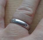 mat zilveren ring met heldere steentjes [913], Verzenden, Zo goed als nieuw, 17 tot 18, Dame