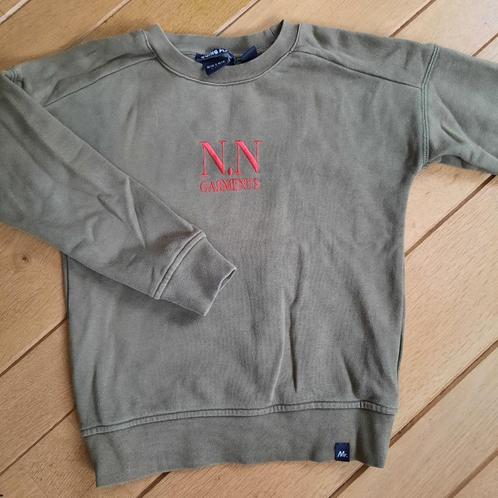 Nik & NIk sweater olijf groen maat 128, Kinderen en Baby's, Kinderkleding | Maat 128, Zo goed als nieuw, Jongen, Trui of Vest