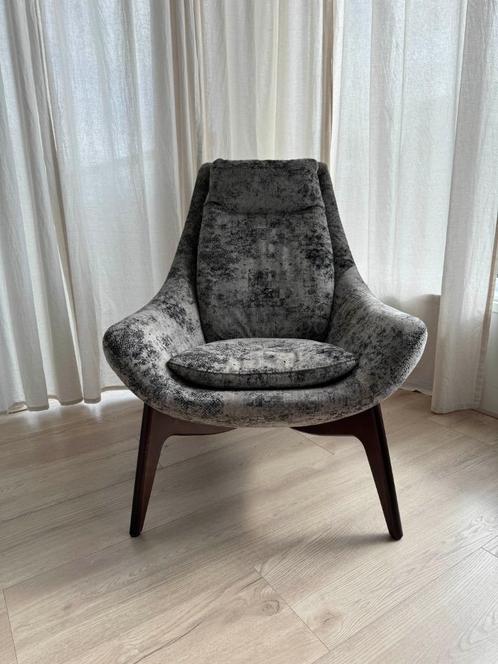 Gorini Bizza designfauteuil – showroommodel, gratis levering, Huis en Inrichting, Fauteuils, Zo goed als nieuw, Hout, Stof, 50 tot 75 cm