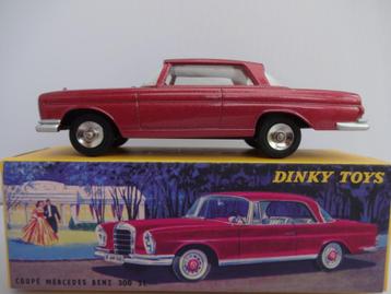 Mercedes Benz 300 SE Rood nr: 533 van Dinky Toys 1/43 beschikbaar voor biedingen