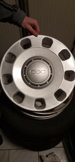 Fiat500 winterbanden en wieldoppen., Auto diversen, Wieldoppen, Ophalen of Verzenden, Zo goed als nieuw