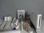 Wii console met 2 x controller,lader,, Spelcomputers en Games, Ophalen of Verzenden, Zo goed als nieuw, Met 2 controllers, Met games
