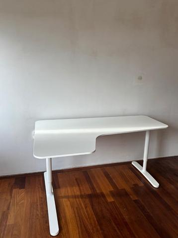 Modern White Desk – Great Condition beschikbaar voor biedingen
