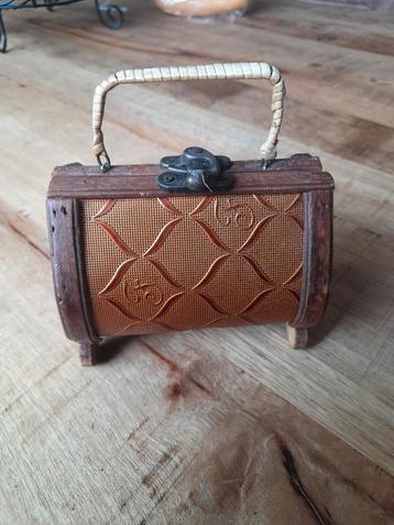 Vintage houten decoratie tasje beschikbaar voor biedingen