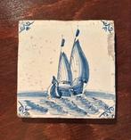 Antieke delfts blauwe tegel, scheepje met pissertje, Antiek en Kunst, Ophalen of Verzenden