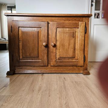 TV kastje beschikbaar voor biedingen