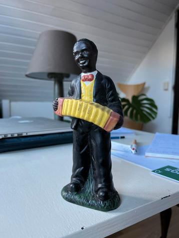 Biscuit Porselein Beeldje - Muzikant met Trekharmonica beschikbaar voor biedingen