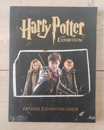 Harry Potter - Official exhibition guide + Acceptance letter beschikbaar voor biedingen