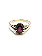 9k gouden ring met een granaatsteen, 18 tot 19, Gebruikt, -, -