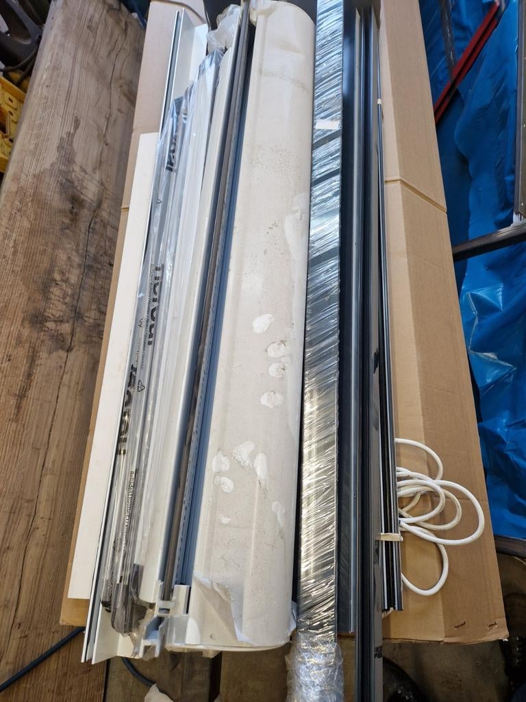 Nieuwe zonwering, Doe-het-zelf en Verbouw, Rolluiken, 100 tot 150 cm, Nieuw, Ophalen of Verzenden, Elektrische bediening