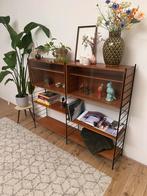 Mooi vintage wandmeubel met glazen vitrines van WHB teak, Huis en Inrichting, 100 tot 150 cm, Ophalen of Verzenden, Zo goed als nieuw