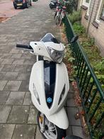 Piaggio fly 4T snorscooter 2016 (rijd op benzine), Fietsen en Brommers, Scooters | Piaggio, Ophalen, Gebruikt, 49 cc, Fly