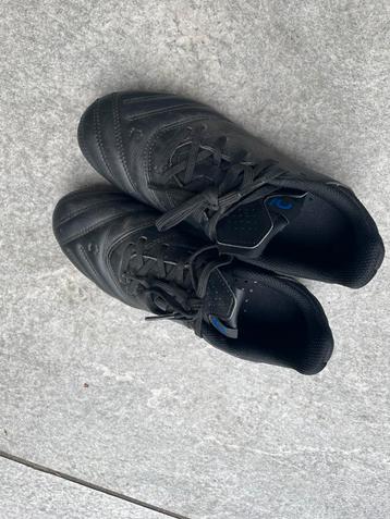 Voetbalschoenen nieuw beschikbaar voor biedingen