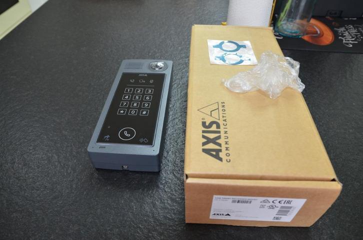 AXIS A8207-VE Outdoor IP Door Station intercom +Axis TA8201, Huis en Inrichting, Deurbellen, Zo goed als nieuw, Bedraad, Ingebouwde camera