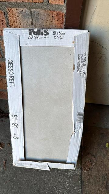 Tegels lichtgrijs  30x60cm  beschikbaar voor biedingen