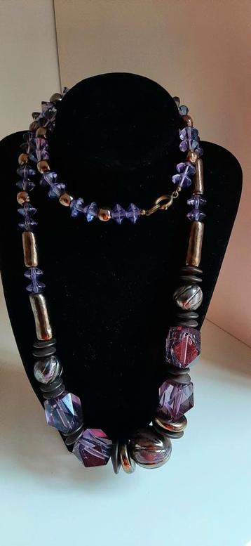 Aparte kralen l.ketting in paars en brons kleurig met  beschikbaar voor biedingen