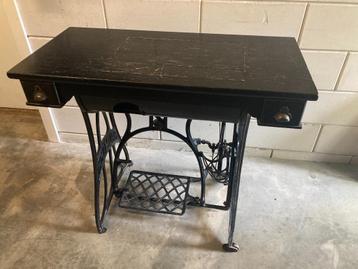 bijzettafel beschikbaar voor biedingen