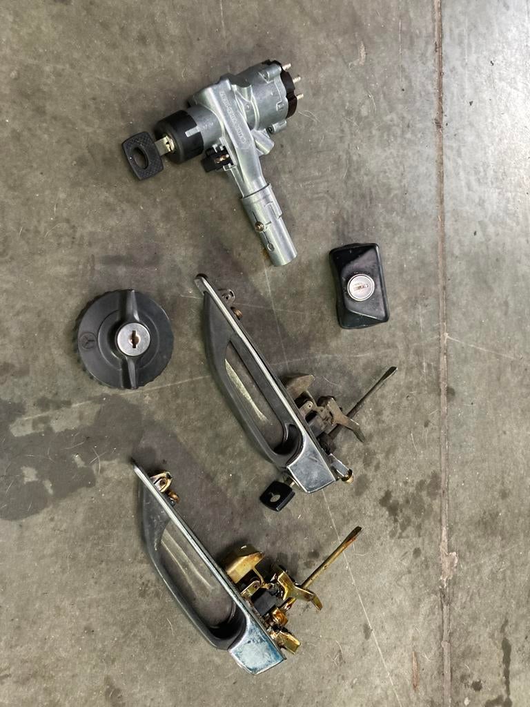 Mercedes w123 slotenset op 1 sleutel, Ophalen of Verzenden