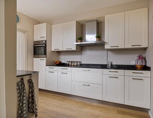 Hele nette keuken met nieuwe inductie en afzuigkap, Huis en Inrichting, Keuken | Complete keukens, Zo goed als nieuw, Dubbelwandige keuken
