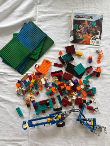 Lego minecraft 21168 + diversen + bouwplaten, 729 gram.  beschikbaar voor biedingen
