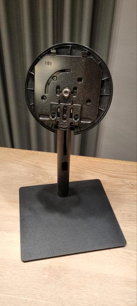 VESA Monitorstandaard Arm Bracket Mount voor 24-40" Schermen, Computers en Software, Monitoren, Zo goed als nieuw, 60 Hz of minder