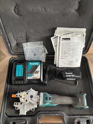 MAKITA DSC251ZK BETONSTAALZAAG 18V incl accu en lader beschikbaar voor biedingen