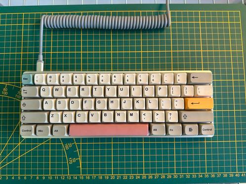CUSTOM Ducky One 2 Mini – Incl. Accessoires, Computers en Software, Toetsenborden, Zo goed als nieuw, Ophalen of Verzenden